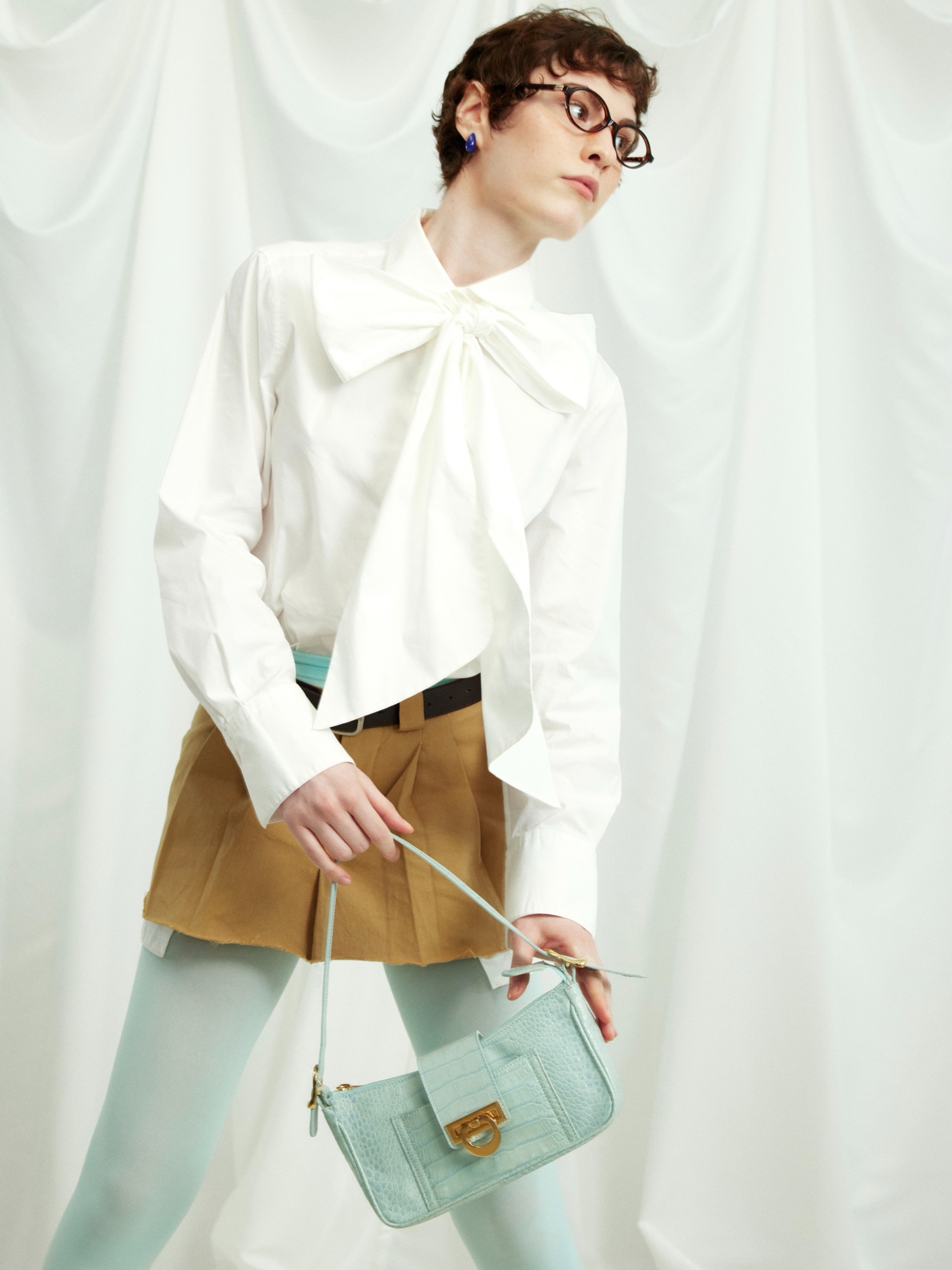 Blue toned bag composition