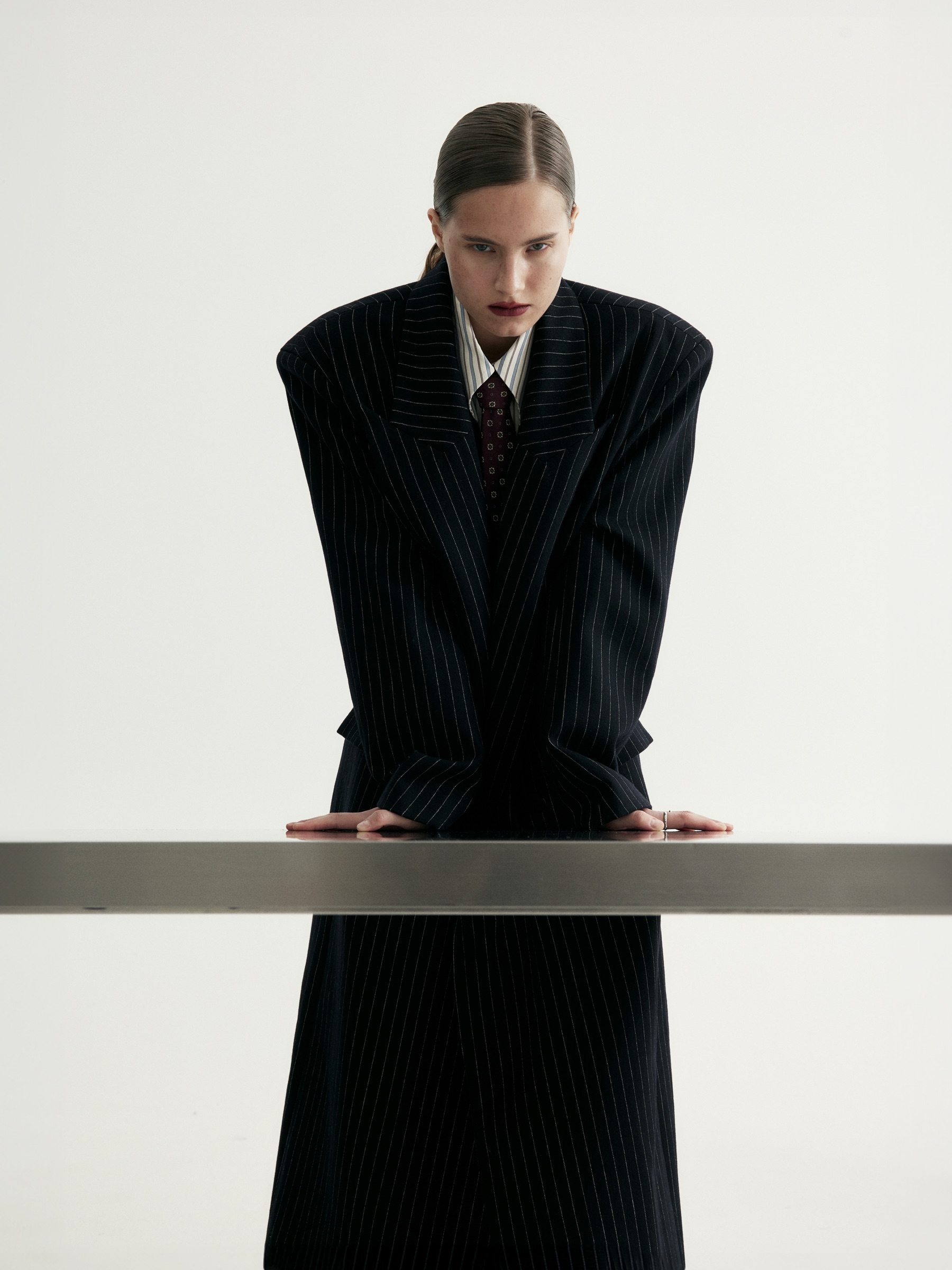 黑色女装廓形肖像，ho selected visual work